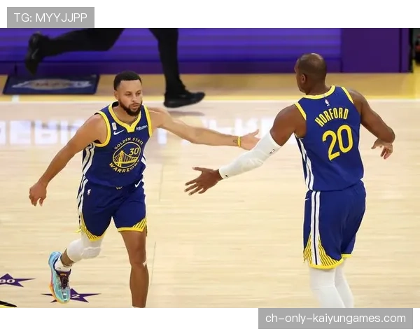 勇士击败太阳，库里领军全场表现精彩，勇士库里经典比赛